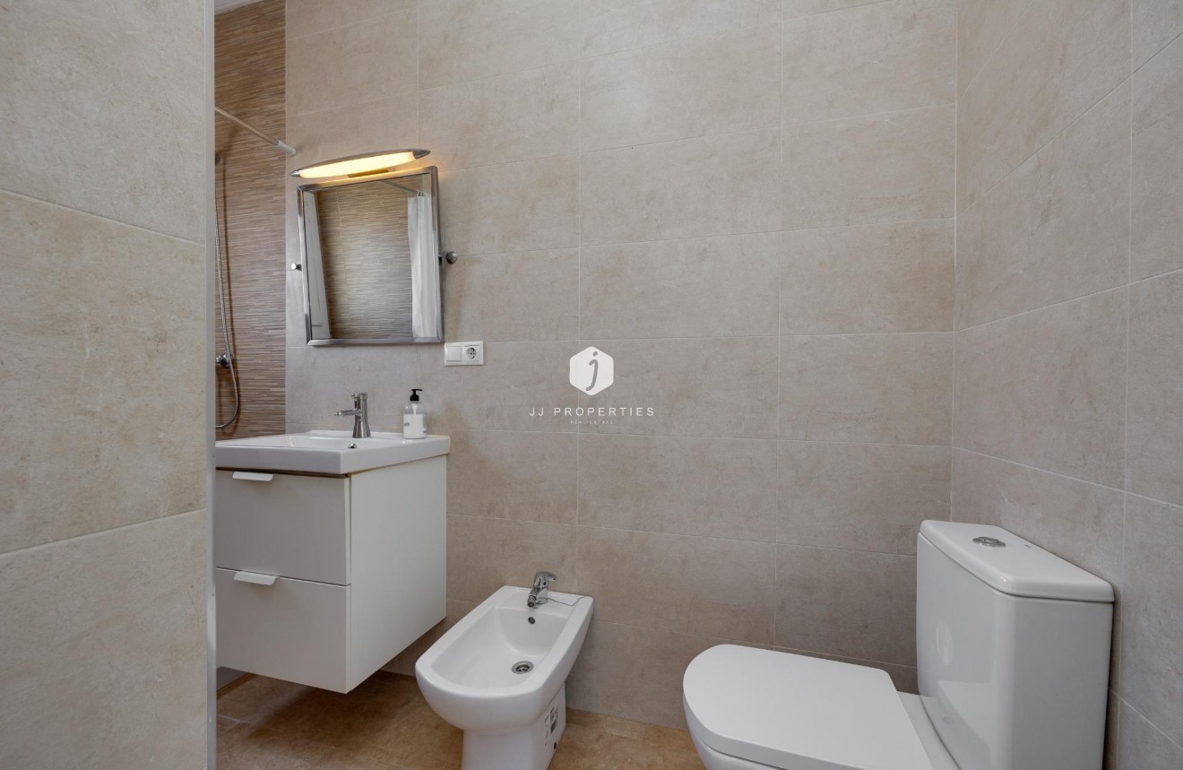 Z drugiej ręki - Szalet -
Torrevieja - La Siesta - El Salado - Torreta