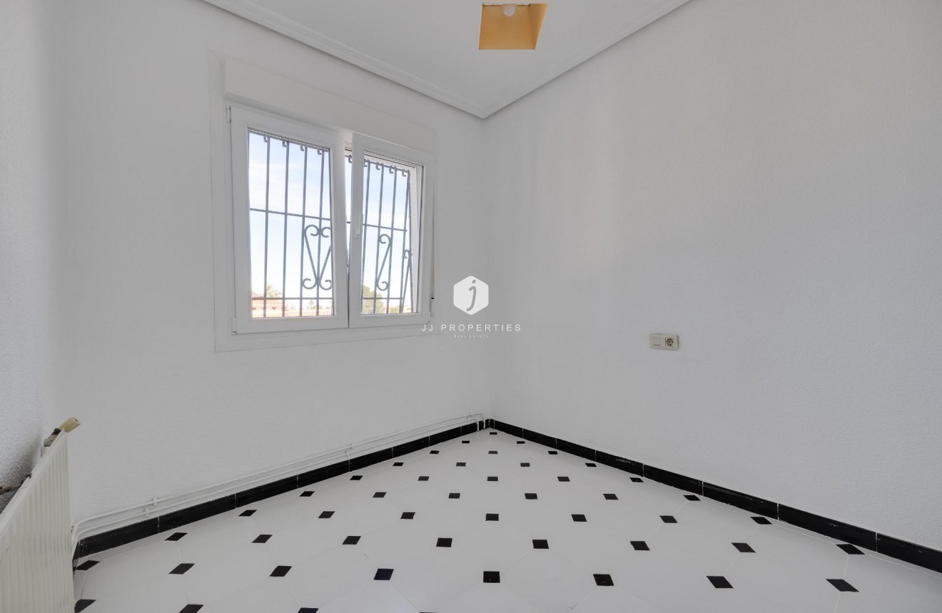 Z drugiej ręki - Szalet -
Torrevieja - La Siesta - El Salado - Torreta