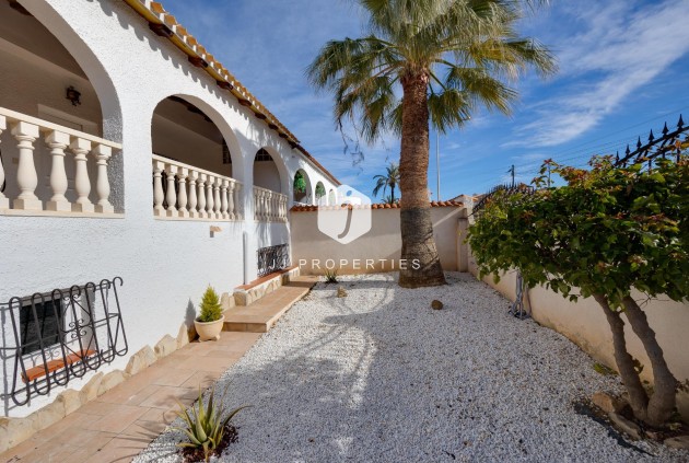 Z drugiej ręki - Szalet -
Torrevieja - La Siesta - El Salado - Torreta