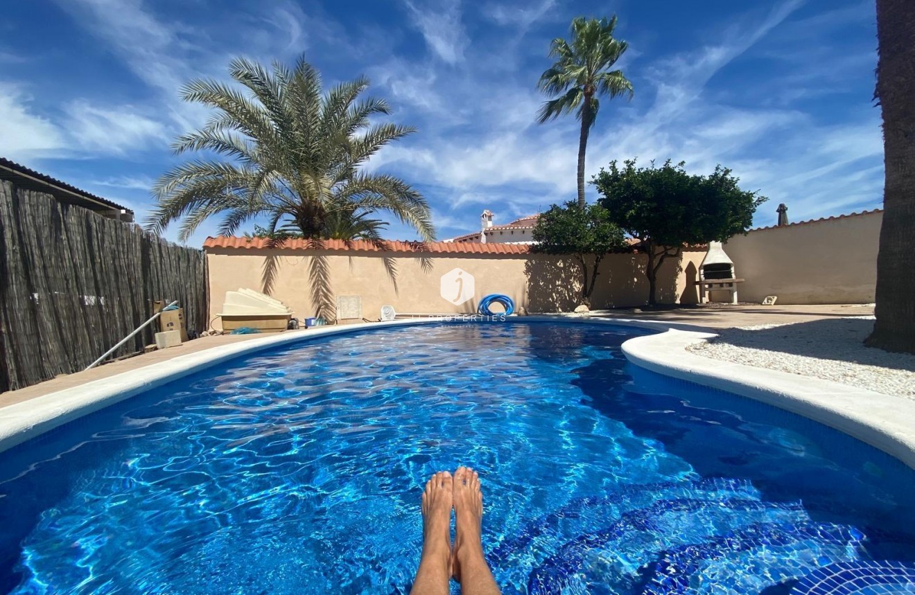 Z drugiej ręki - Szalet -
Torrevieja - La Siesta - El Salado - Torreta