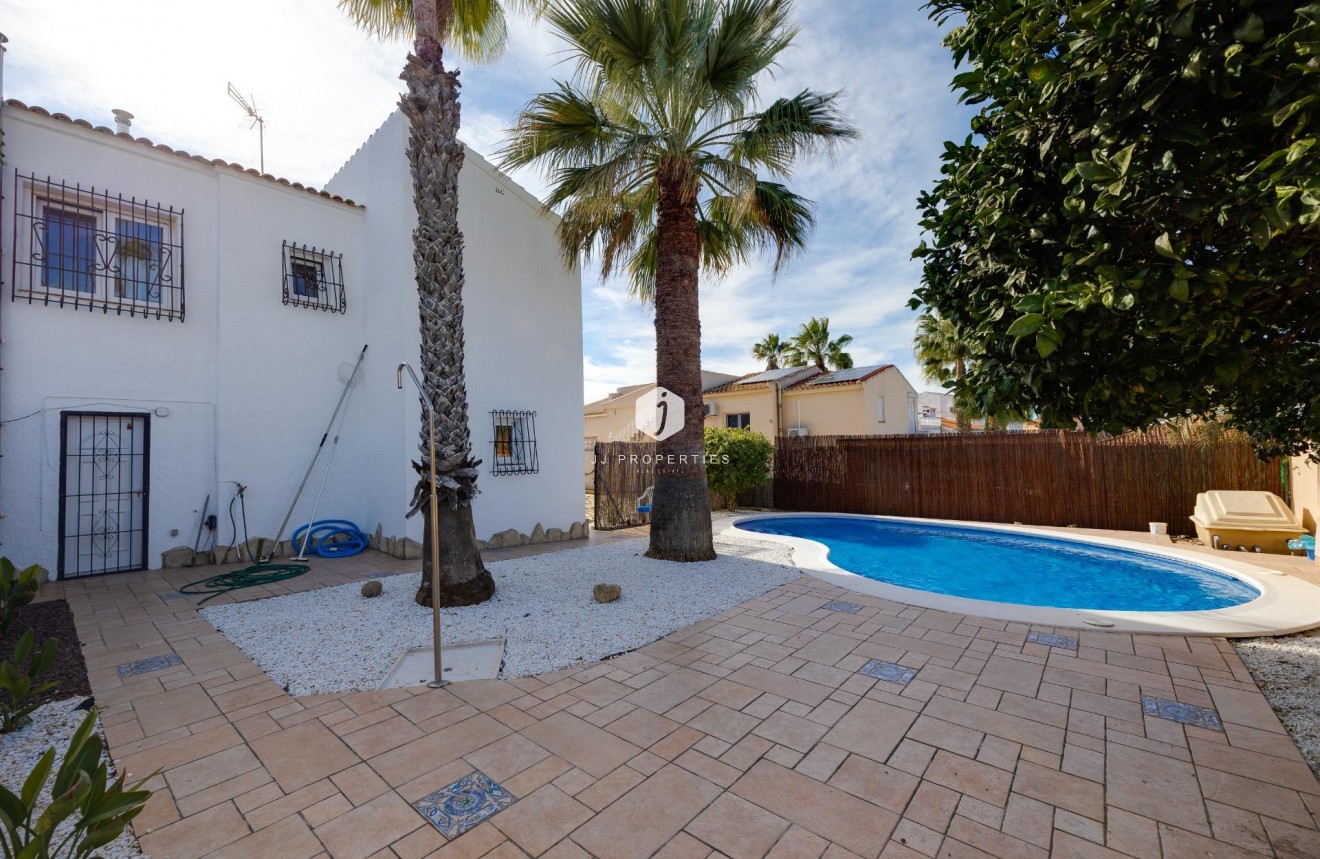 Z drugiej ręki - Szalet -
Torrevieja - La Siesta - El Salado - Torreta