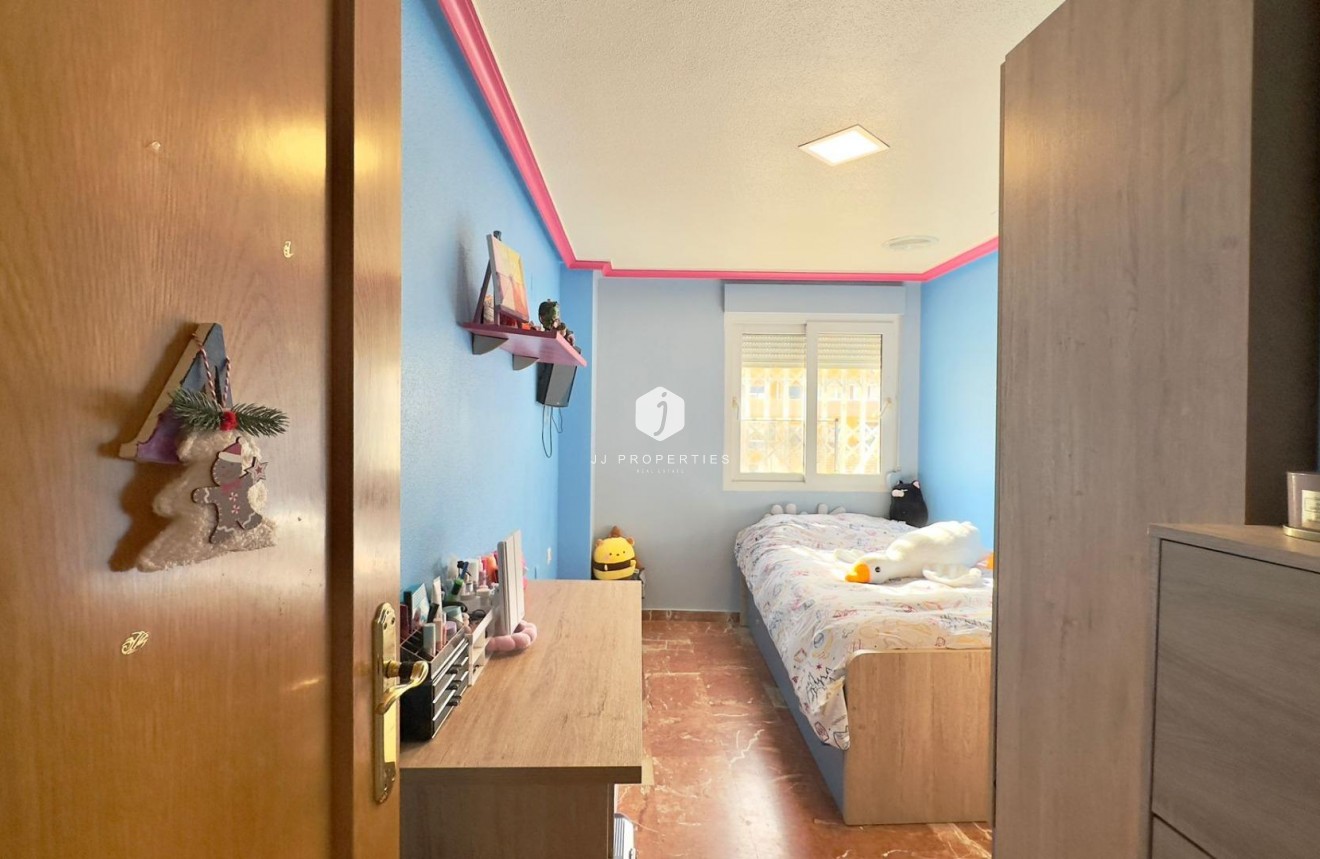 Segunda mano - Apartamento / piso -
Torrevieja