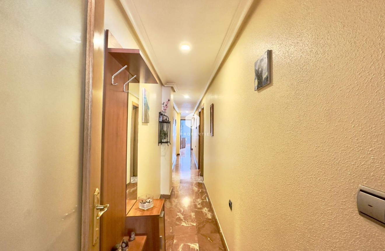 Segunda mano - Apartamento / piso -
Torrevieja