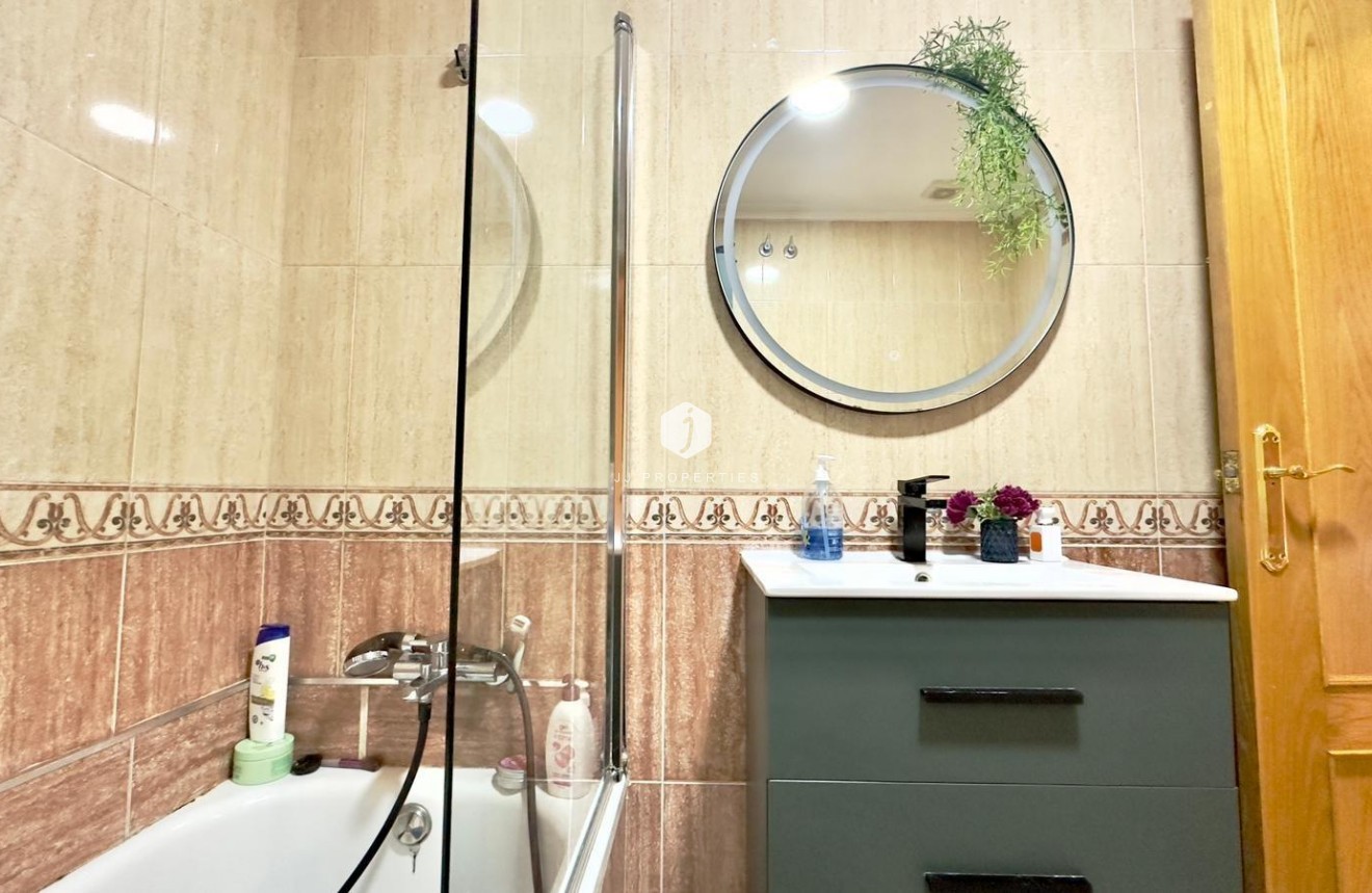 Segunda mano - Apartamento / piso -
Torrevieja