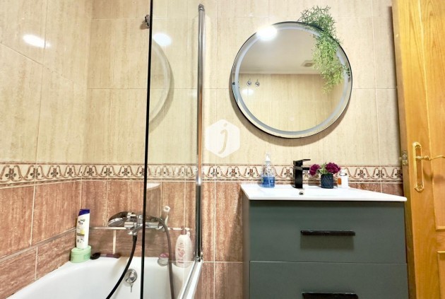 Segunda mano - Apartamento / piso -
Torrevieja