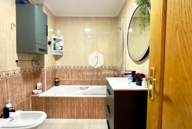 Segunda mano - Apartamento / piso -
Torrevieja