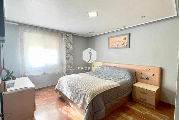 Segunda mano - Apartamento / piso -
Torrevieja