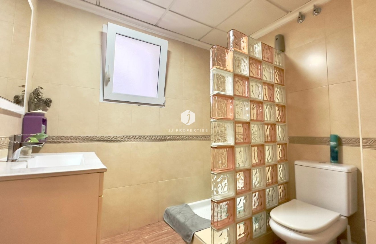 Segunda mano - Apartamento / piso -
Torrevieja