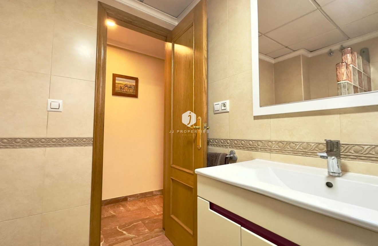 Segunda mano - Apartamento / piso -
Torrevieja