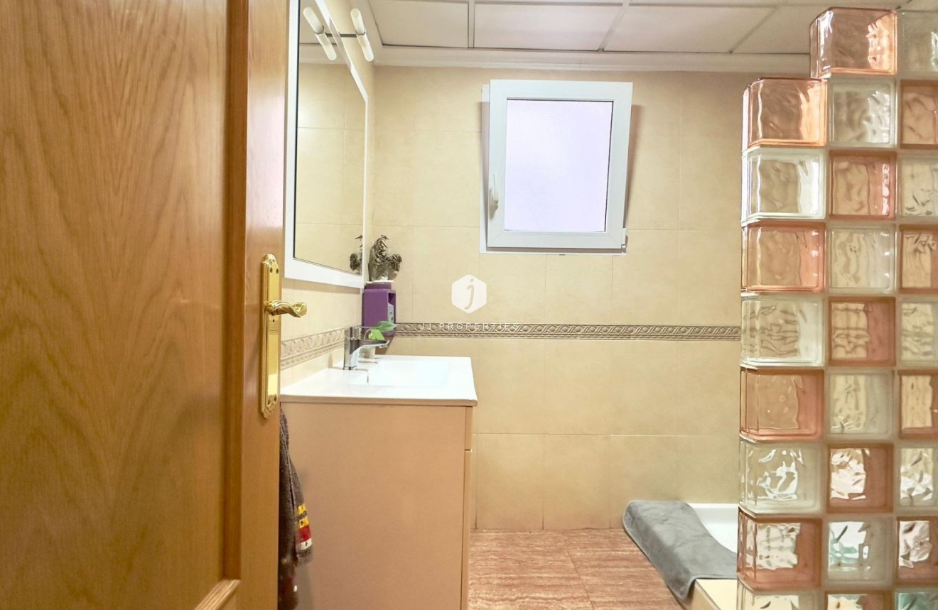 Segunda mano - Apartamento / piso -
Torrevieja