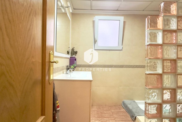 Segunda mano - Apartamento / piso -
Torrevieja