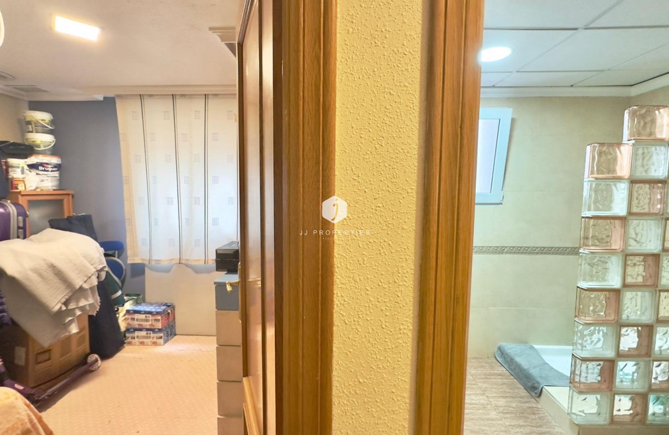 Segunda mano - Apartamento / piso -
Torrevieja