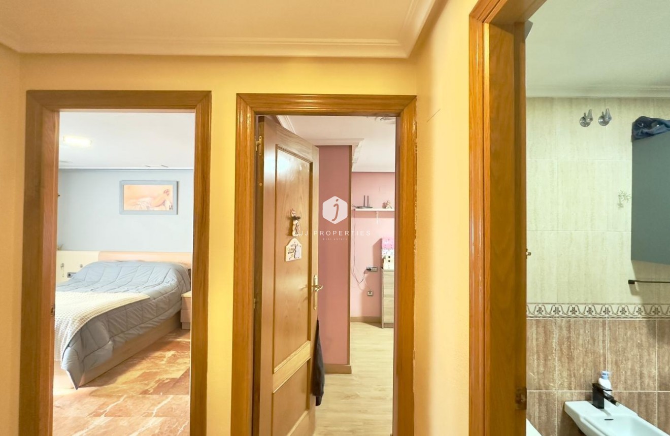 Segunda mano - Apartamento / piso -
Torrevieja