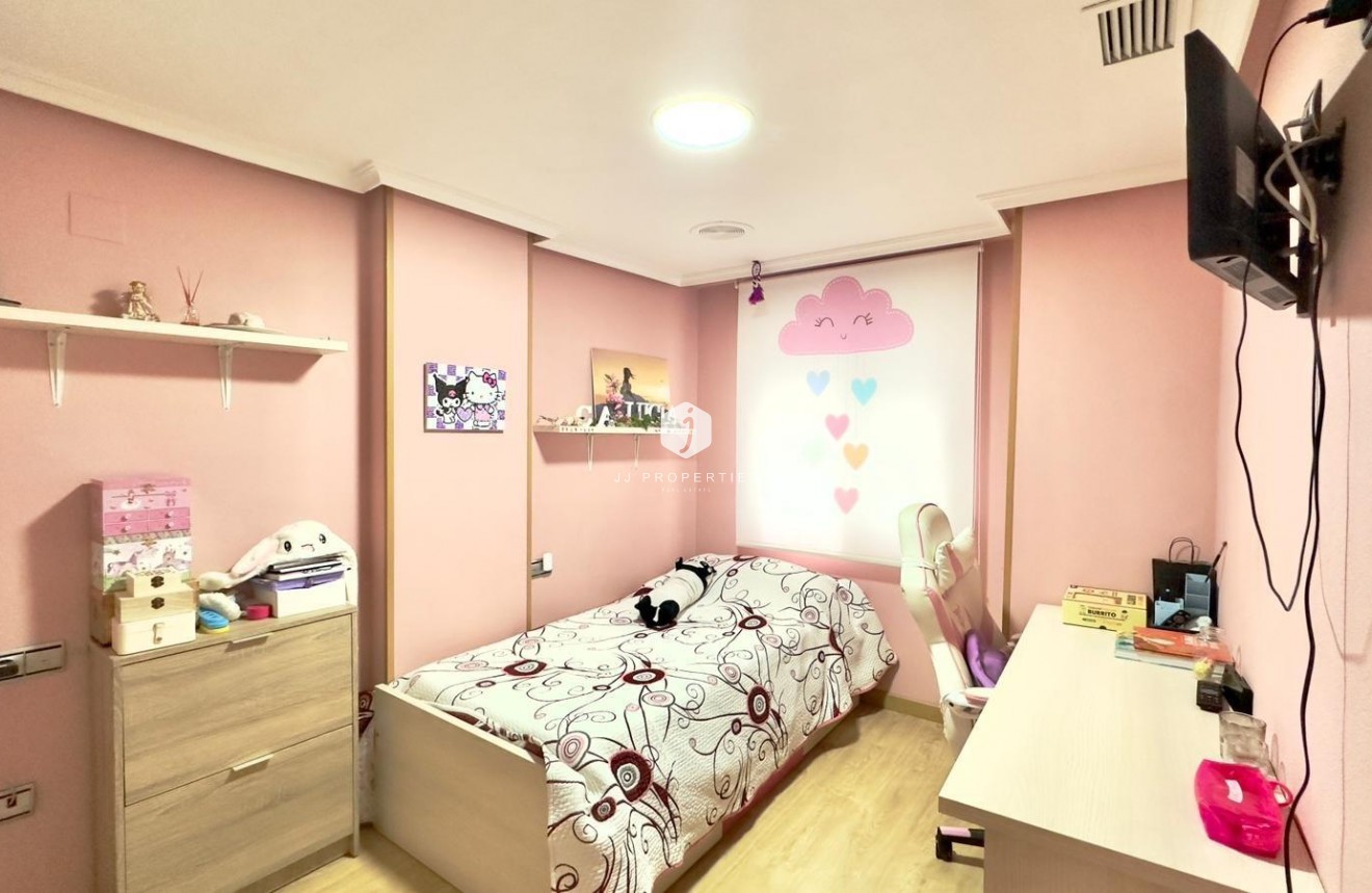 Segunda mano - Apartamento / piso -
Torrevieja