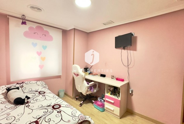 Segunda mano - Apartamento / piso -
Torrevieja