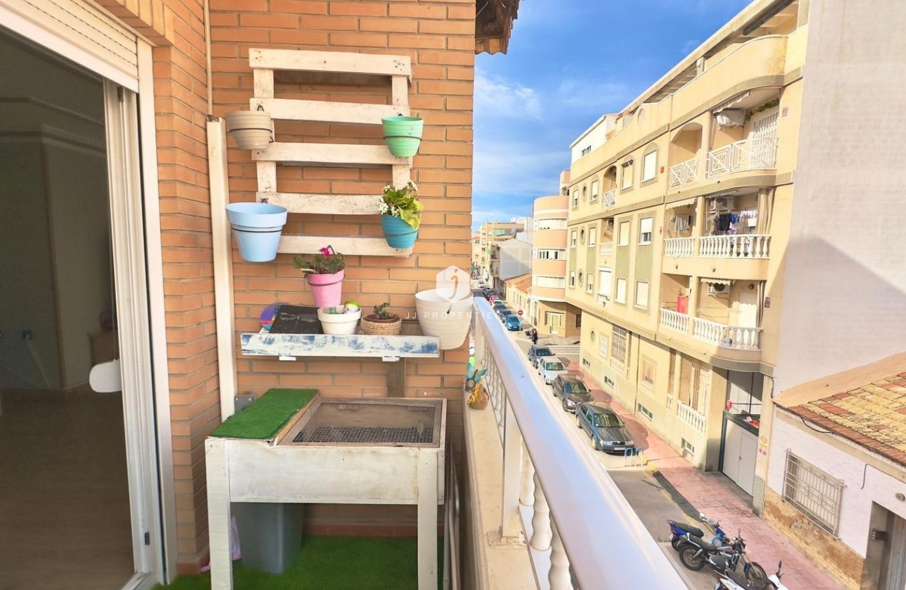 Segunda mano - Apartamento / piso -
Torrevieja
