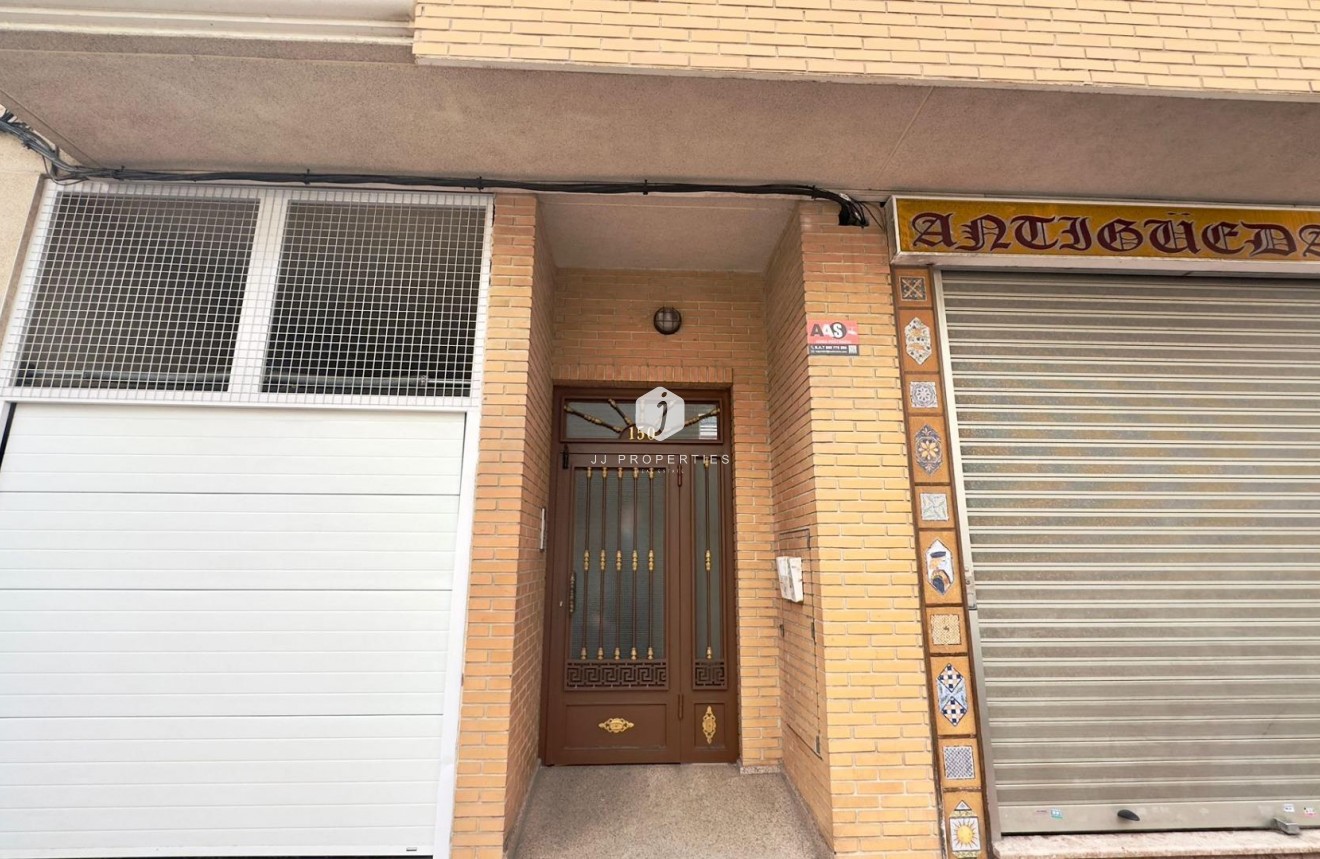 Segunda mano - Apartamento / piso -
Torrevieja