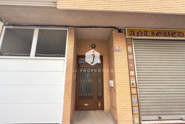 Segunda mano - Apartamento / piso -
Torrevieja