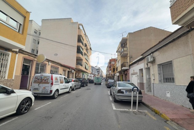 Segunda mano - Apartamento / piso -
Torrevieja