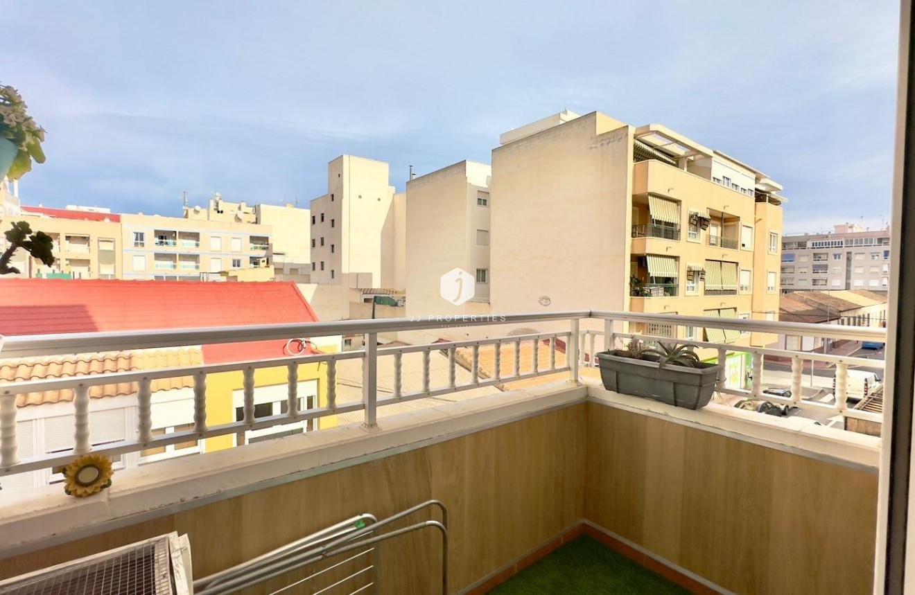 Segunda mano - Apartamento / piso -
Torrevieja