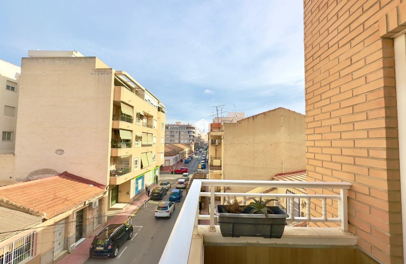 Segunda mano - Apartamento / piso -
Torrevieja