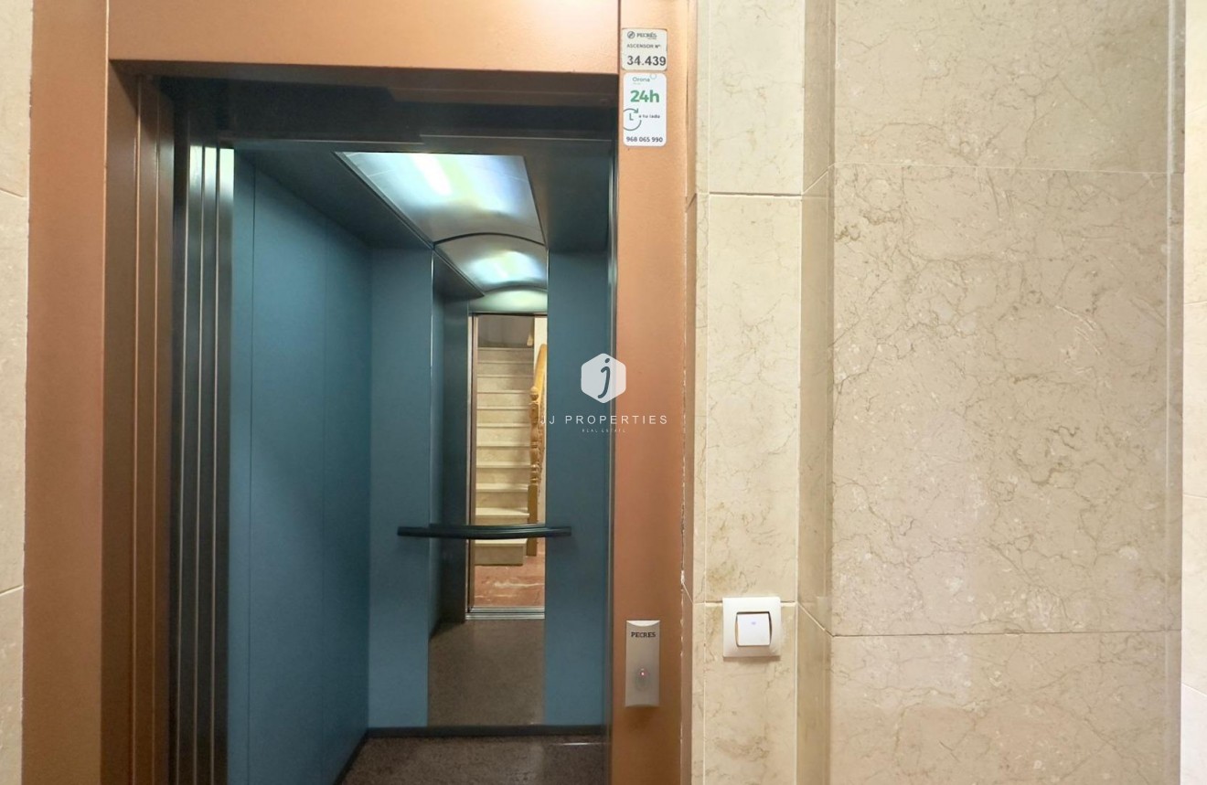 Segunda mano - Apartamento / piso -
Torrevieja