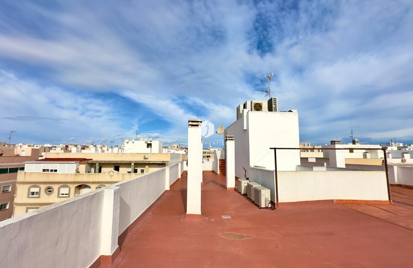 Segunda mano - Apartamento / piso -
Torrevieja