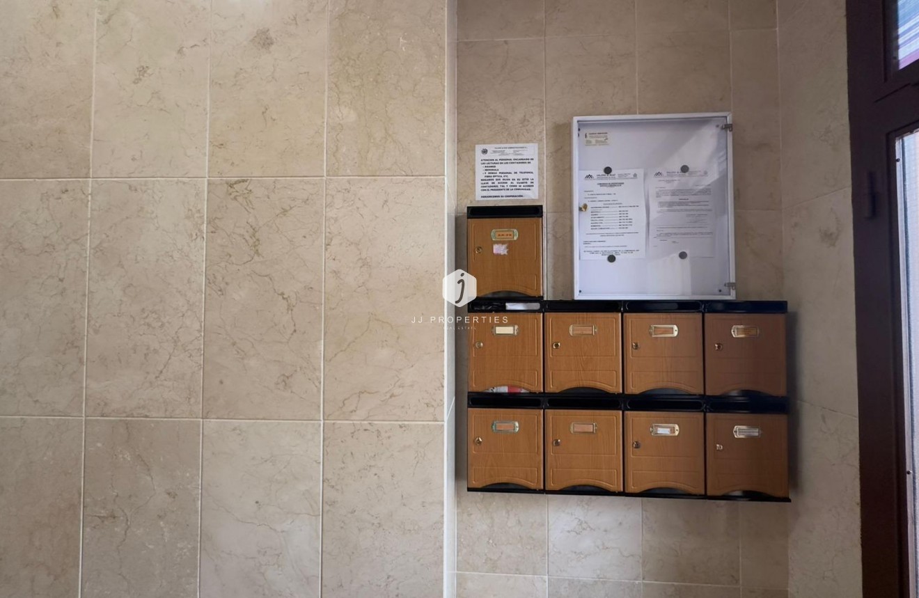 Segunda mano - Apartamento / piso -
Torrevieja