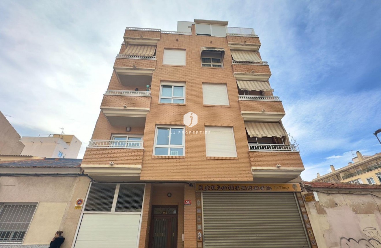 Segunda mano - Apartamento / piso -
Torrevieja