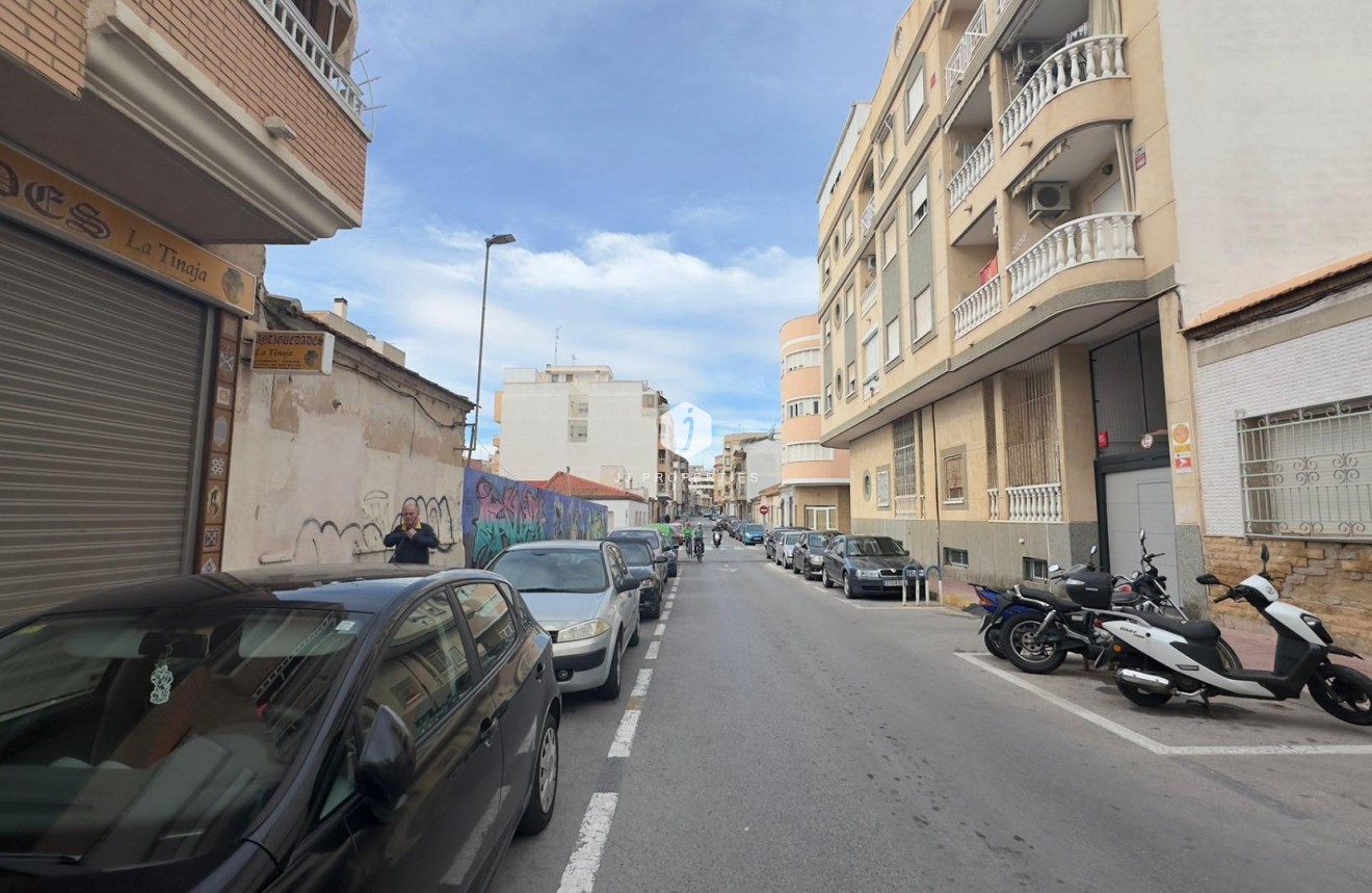 Segunda mano - Apartamento / piso -
Torrevieja