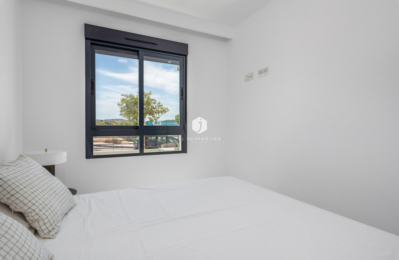 Resale - Apartment / flat -
San Miguel de Salinas - Inland