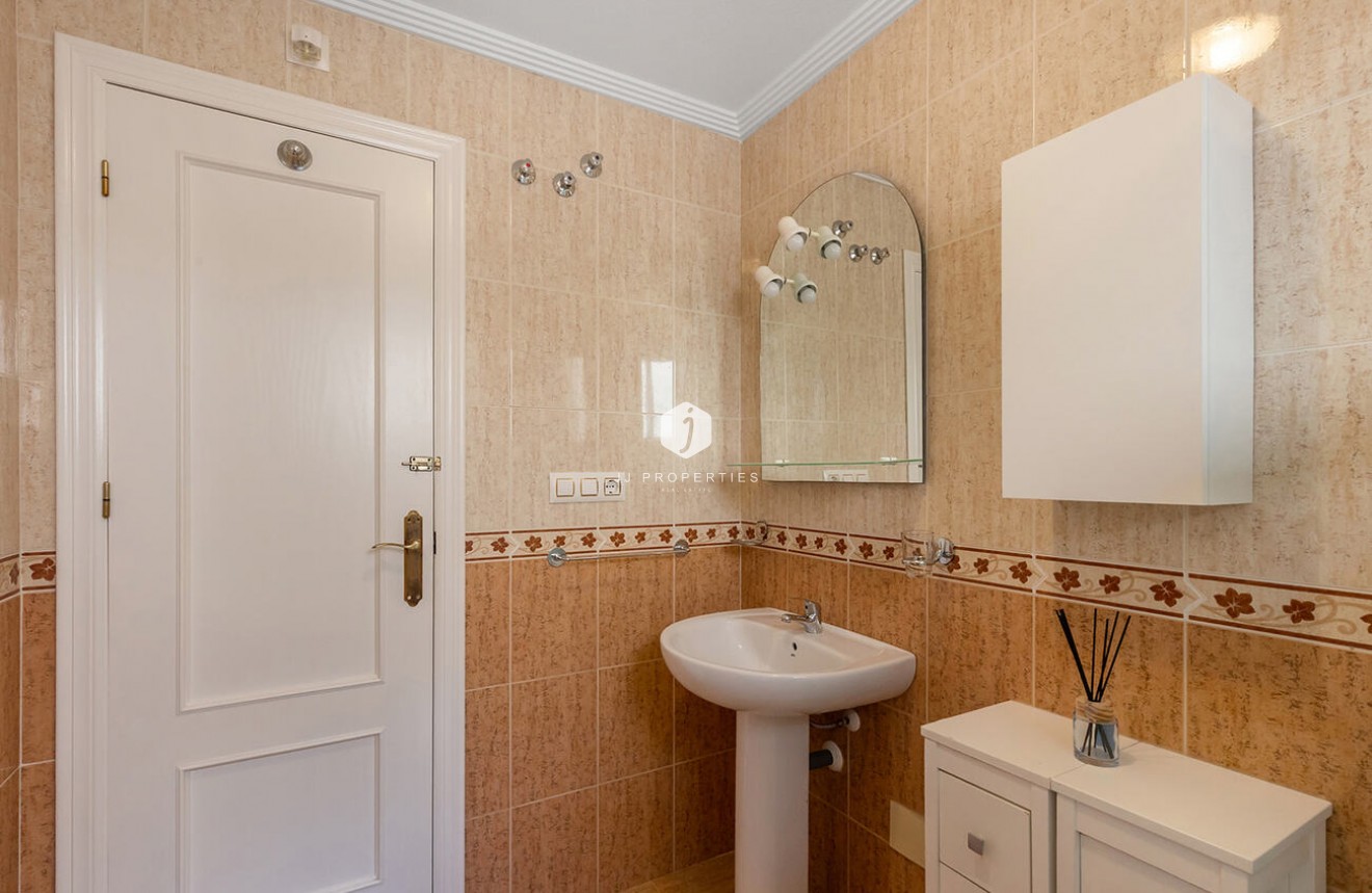 Z drugiej ręki - Mieszkanie w bloku -
Orihuela Costa - Playa Flamenca