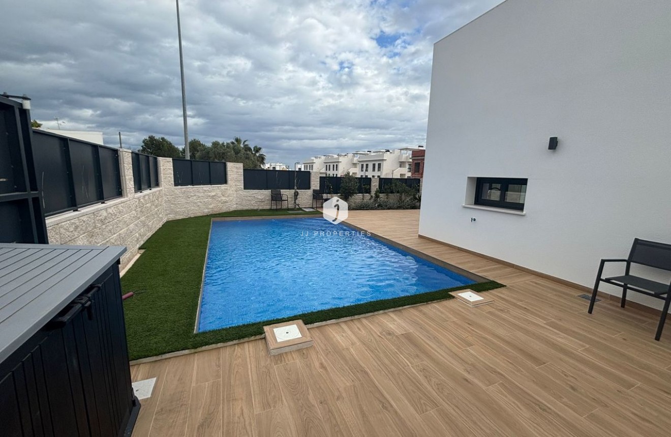 Segunda mano - Villa -
Ciudad Quesada - Costa Blanca