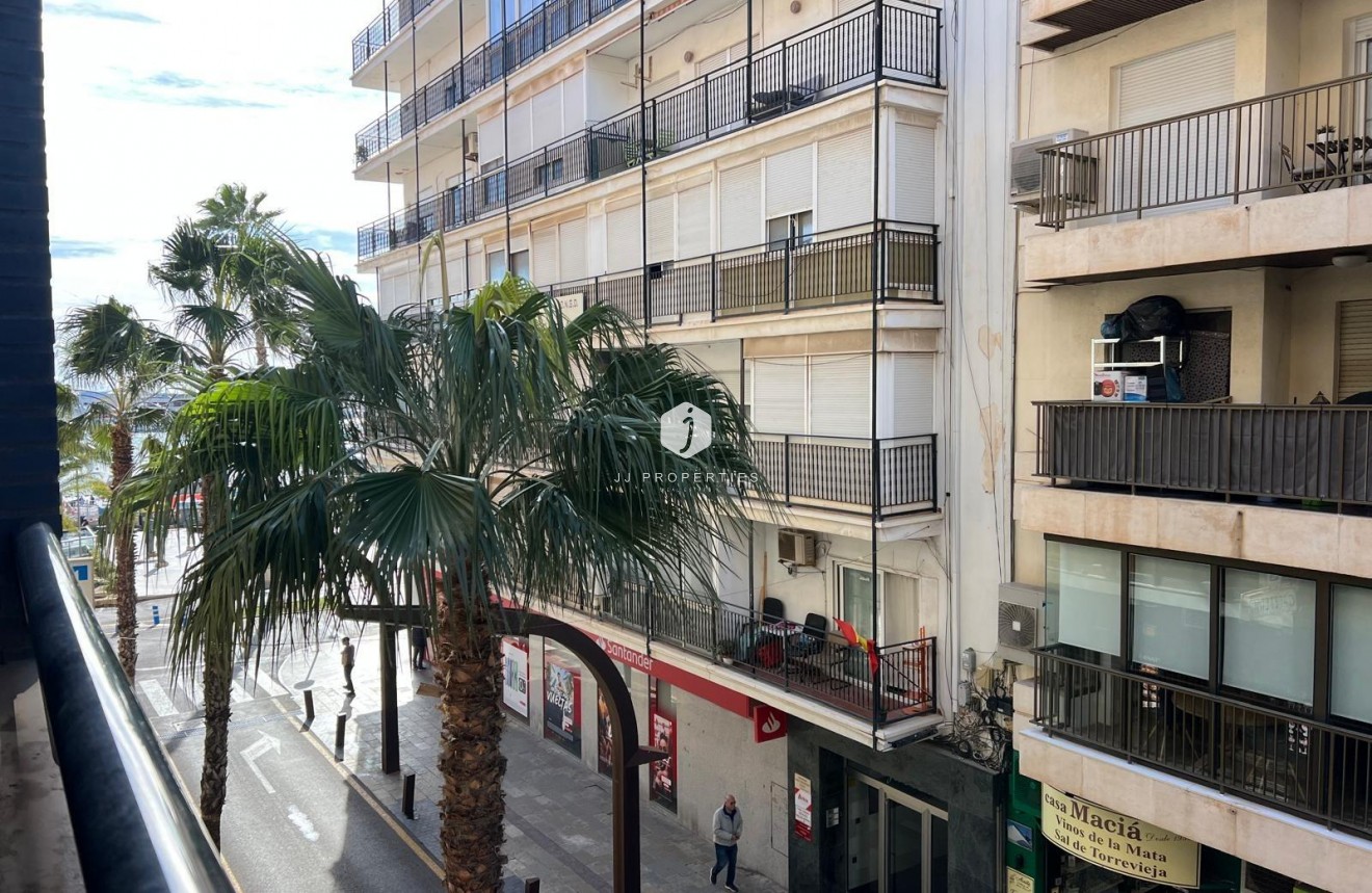 Z drugiej ręki - Mieszkanie w bloku -
Torrevieja - Centro