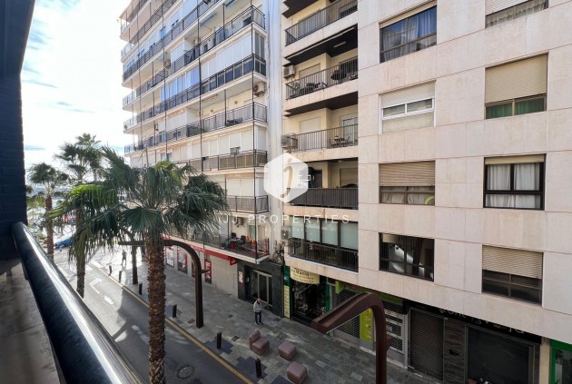 Z drugiej ręki - Mieszkanie w bloku -
Torrevieja - Centro