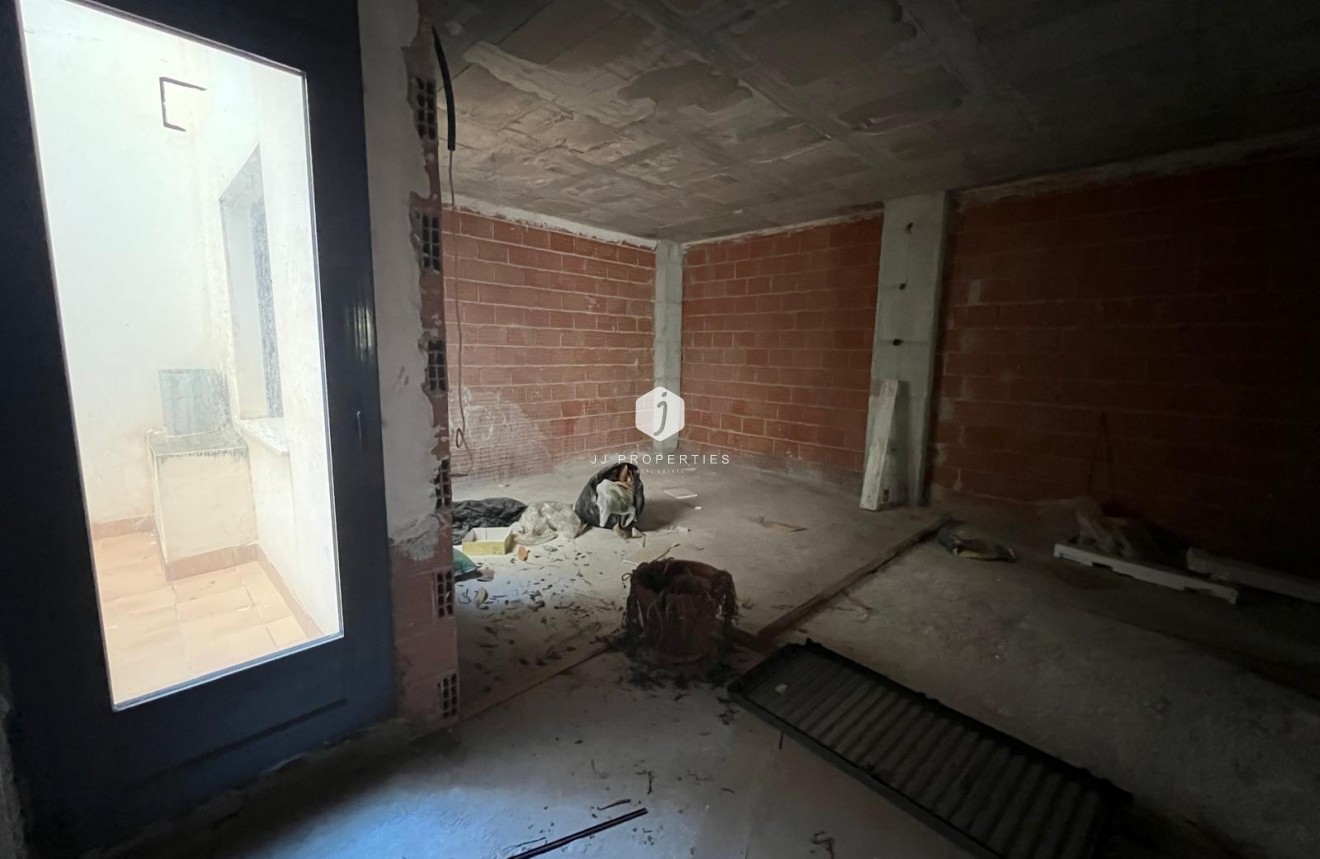 Z drugiej ręki - Mieszkanie w bloku -
Torrevieja - Centro