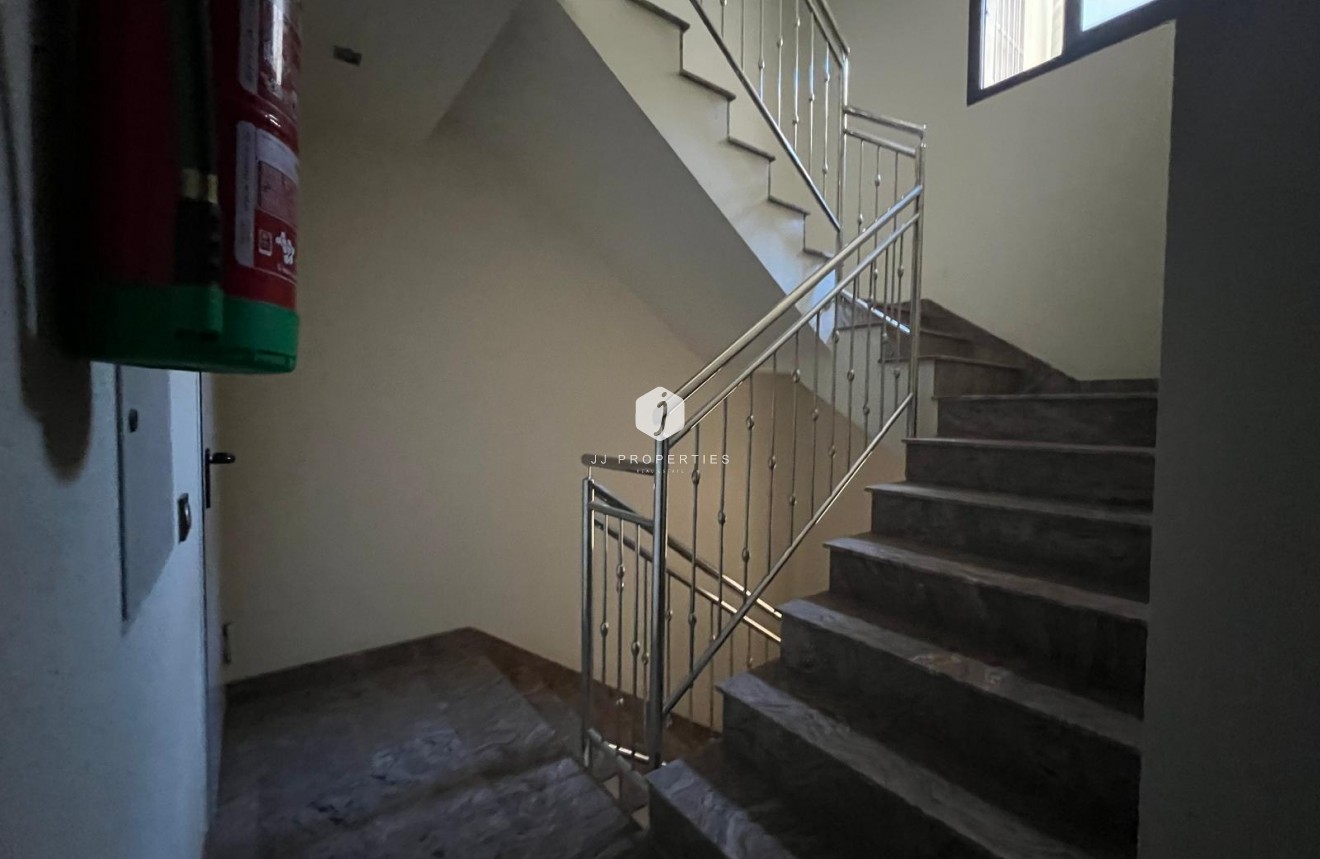 Z drugiej ręki - Mieszkanie w bloku -
Torrevieja - Centro