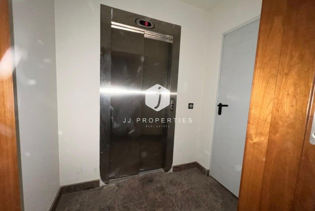 Z drugiej ręki - Mieszkanie w bloku -
Torrevieja - Centro