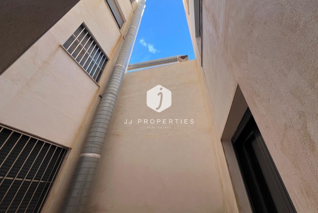 Z drugiej ręki - Mieszkanie w bloku -
Torrevieja - Centro