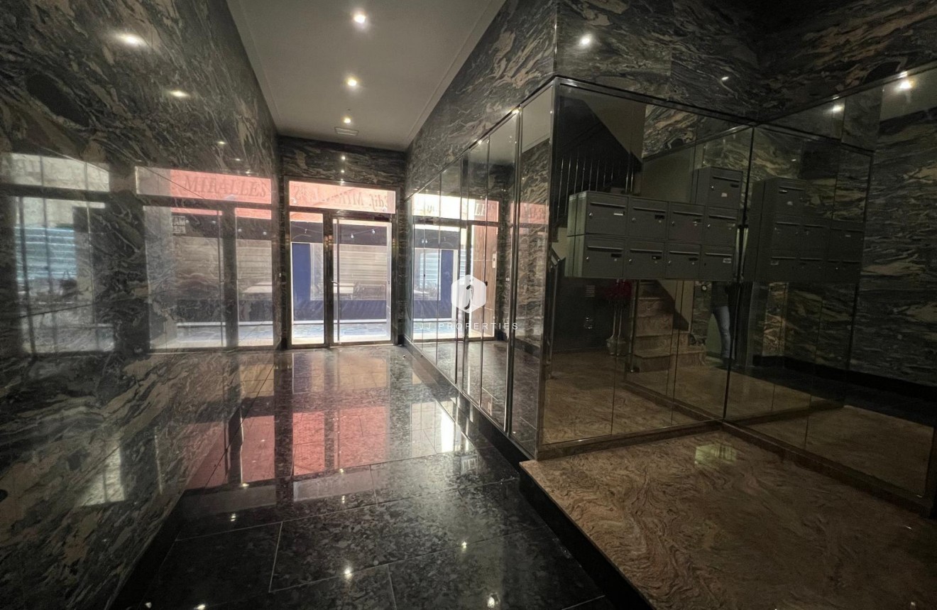 Z drugiej ręki - Mieszkanie w bloku -
Torrevieja - Centro