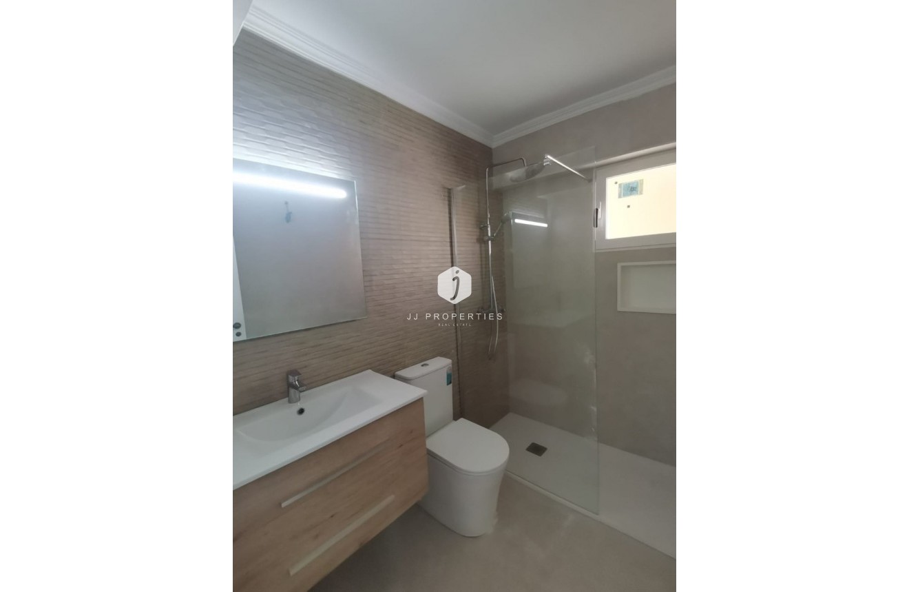 Resale - Apartment / flat -
Torrevieja - Costa Blanca