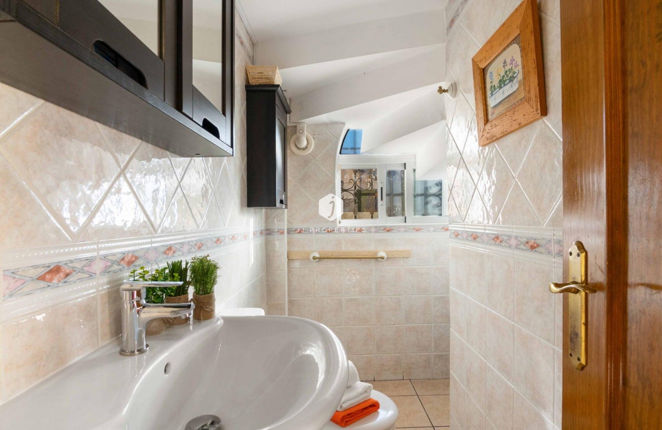 Resale - Chalet -
Orihuela Costa - Los Almendros-la Florida