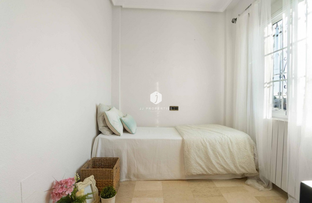 Resale - Chalet -
Orihuela Costa - Los Almendros-la Florida