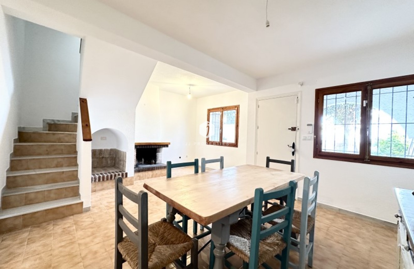 Z drugiej ręki - Szalet -
Torrevieja - Costa Blanca