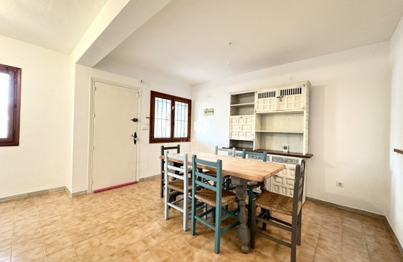 Z drugiej ręki - Szalet -
Torrevieja - Costa Blanca