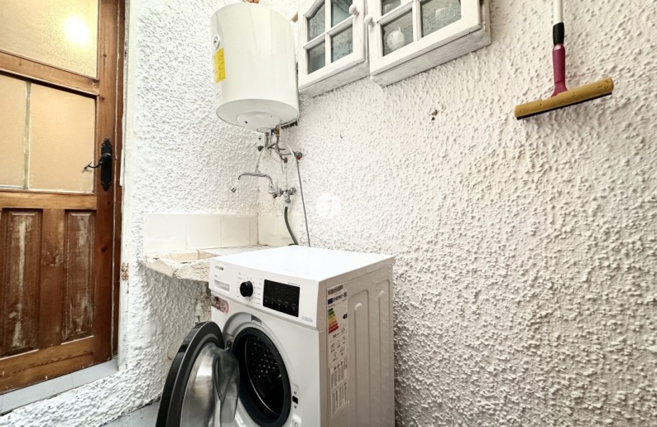 Z drugiej ręki - Szalet -
Torrevieja - Costa Blanca