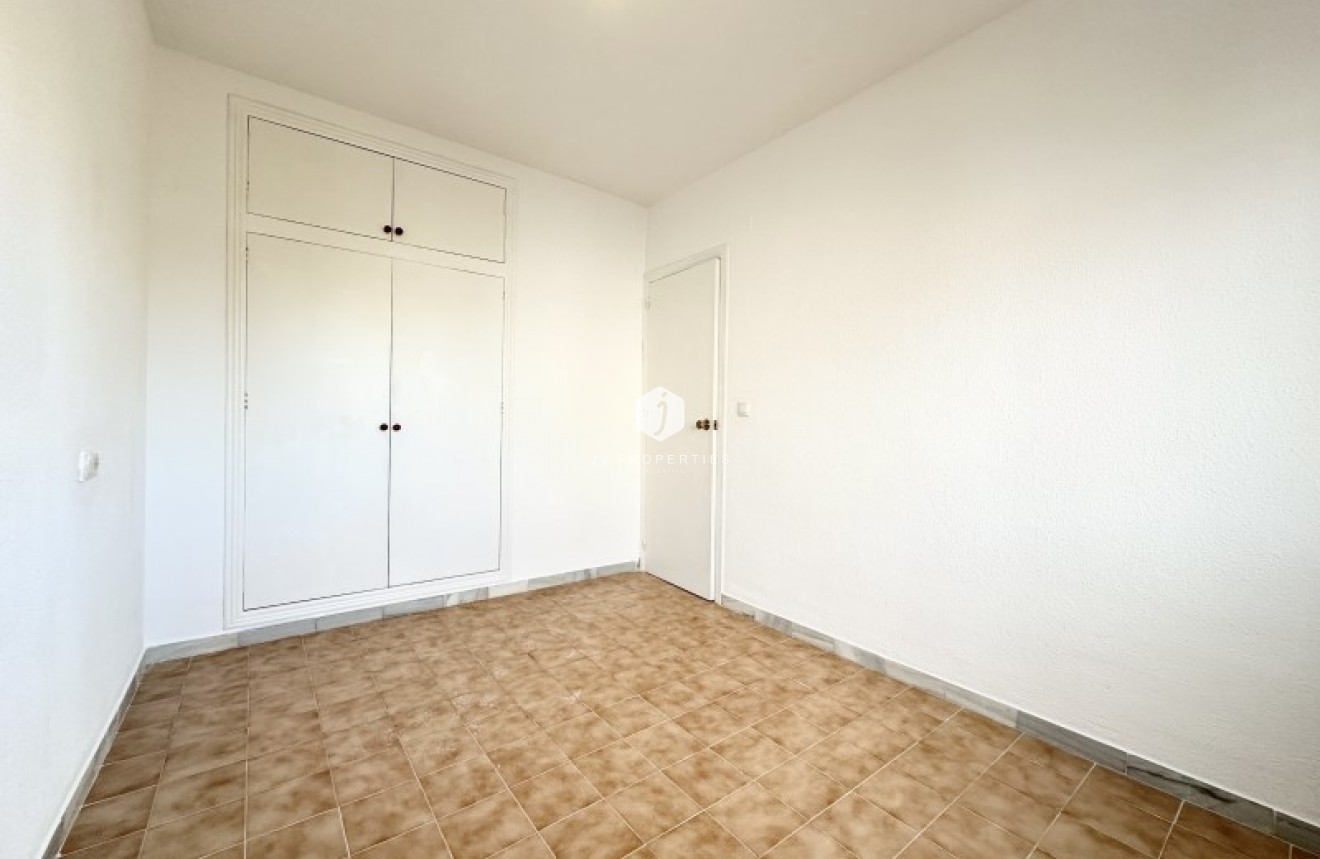 Z drugiej ręki - Szalet -
Torrevieja - Costa Blanca