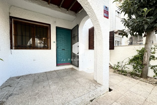 Z drugiej ręki - Szalet -
Torrevieja - Costa Blanca