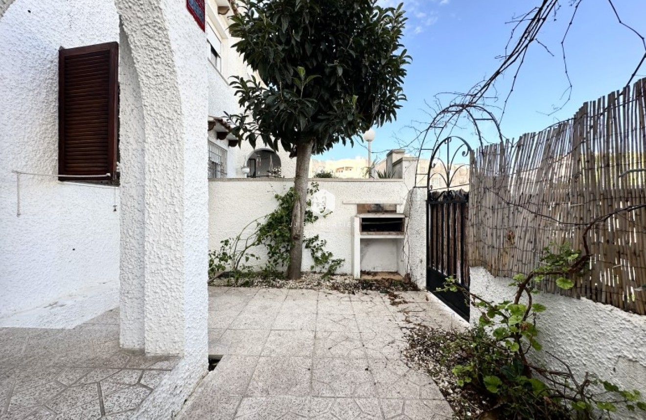 Z drugiej ręki - Szalet -
Torrevieja - Costa Blanca