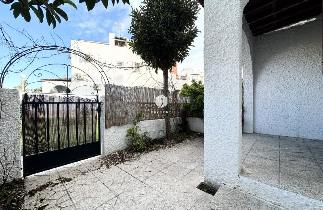 Z drugiej ręki - Szalet -
Torrevieja - Costa Blanca